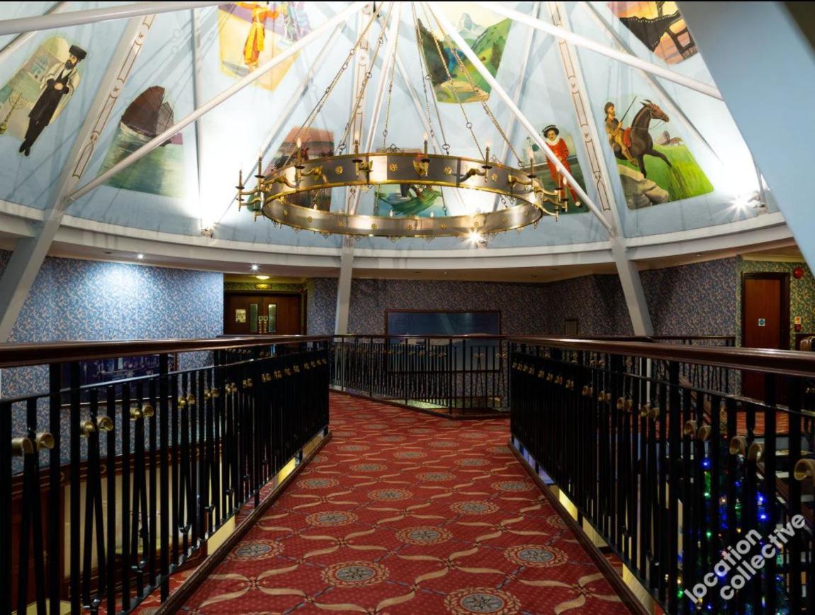 Lakeside International Hotel Camberley Esterno foto