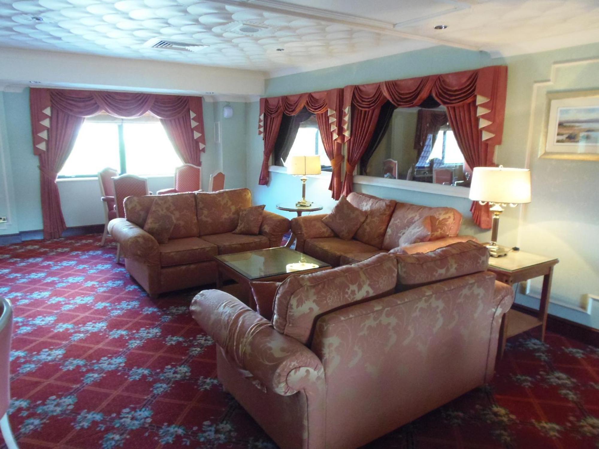 Lakeside International Hotel Camberley Esterno foto