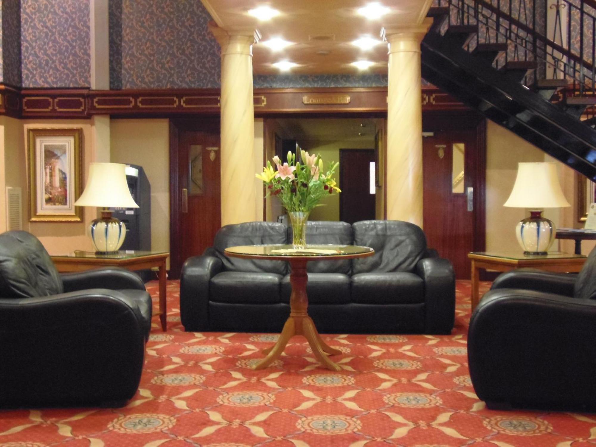 Lakeside International Hotel Camberley Esterno foto