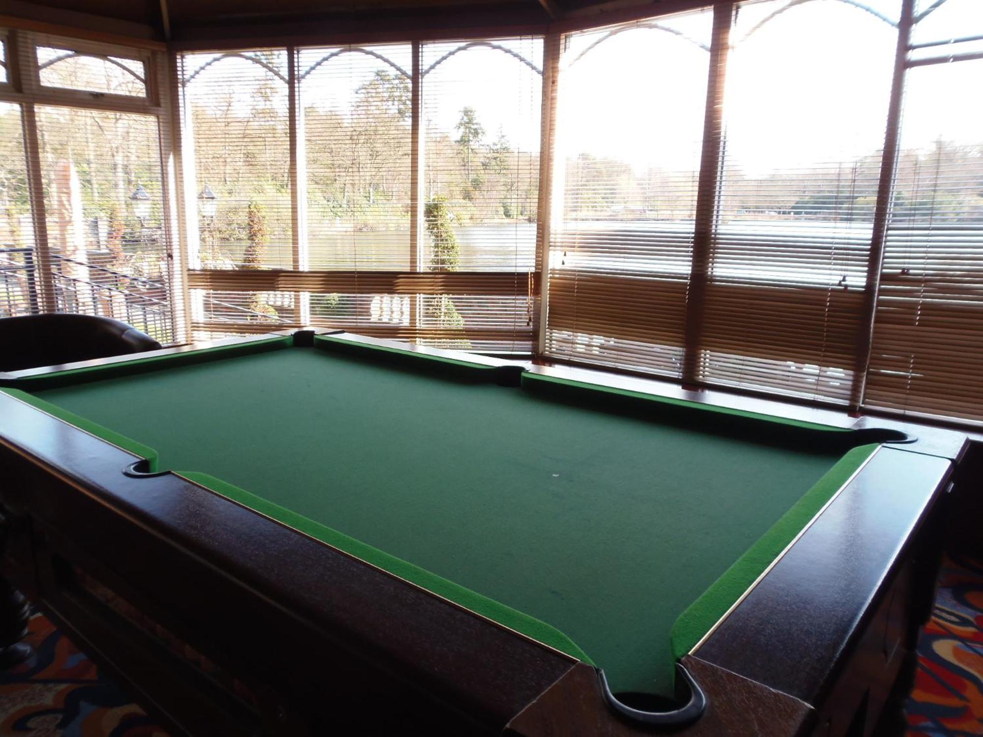 Lakeside International Hotel Camberley Esterno foto